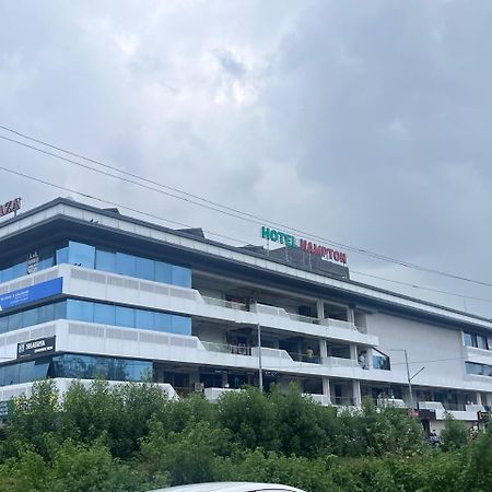 Hotel Hampton Vyara Luaran gambar